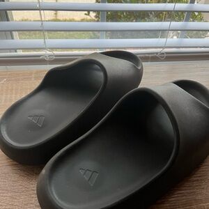 Size 10 Adidas Yeezy Slide Onyx HQ6448 US in stock
